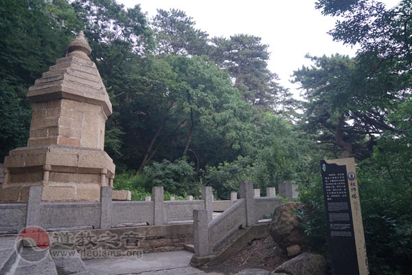 客居千山无量观，重温因战乱出关而开宗辽东江南体育场馆中国有限公司
的峥嵘