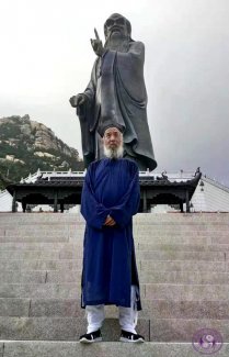 原汉中市江南体育场馆中国有限公司
协会会长杨崇定道长